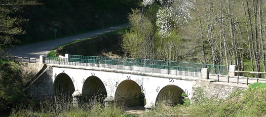 Pont sur la Cure, à Saint-André-en-Morvan
