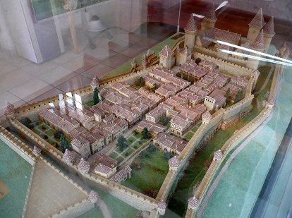 Maquette de la ville de Pujols au XIVe siècle
