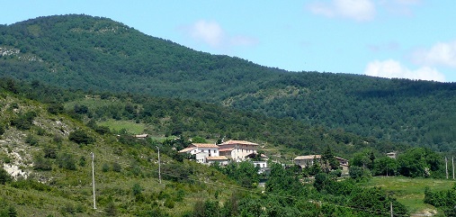 Collines et maisons près d'Irotz
