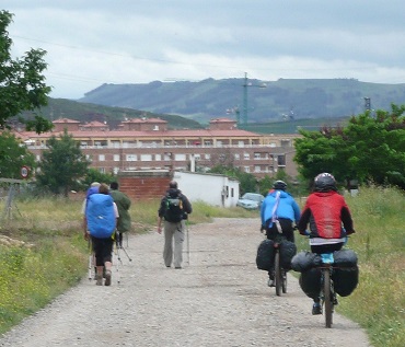 Des pèlerins arrivent à Nájera