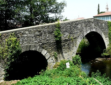 Pont roman à l'entrée de Furelos